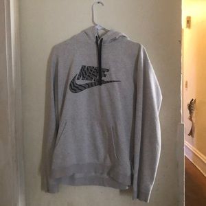 Men’s Nike sweatshirt in a size M